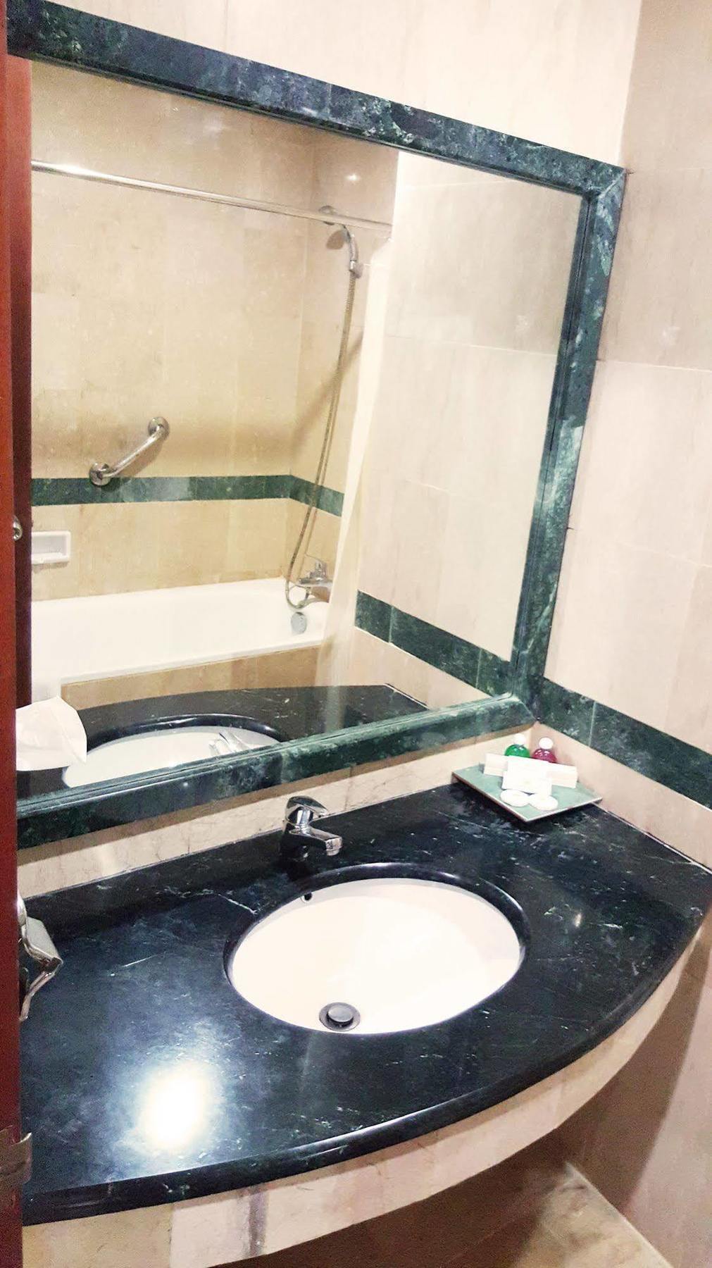 Harbourbay Amir Hotel Batam Extérieur photo