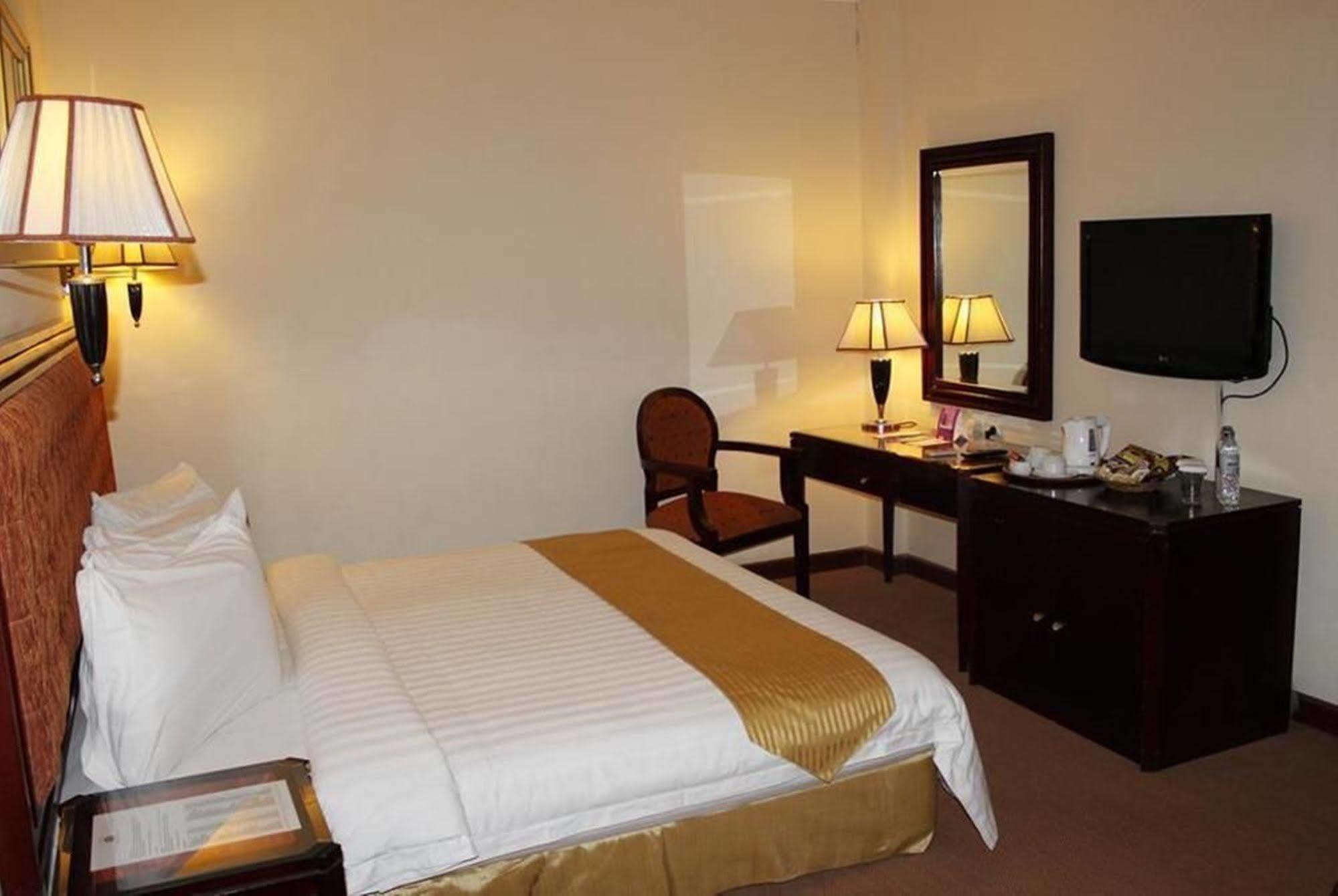 Harbourbay Amir Hotel Batam Extérieur photo